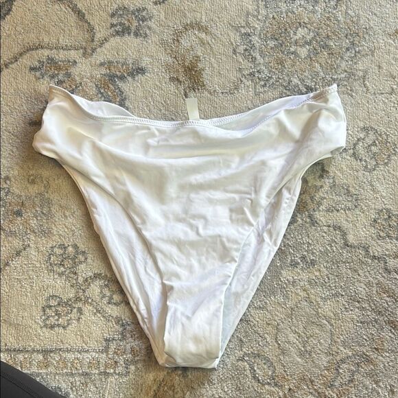 SKIMS Classic Cream Bikini Bottom - Picture 1 of 3